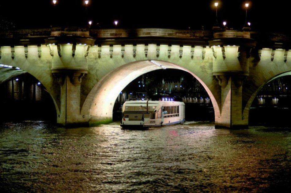 DINNER CRUISE AT THE MARINA (ROMANTIC MENU)
