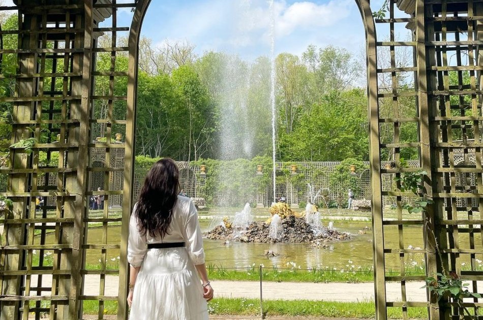 Discover The Stunning Gardens Of Giverny, The Opulent Palace Of Versailles With Priority Access And Lunch Included