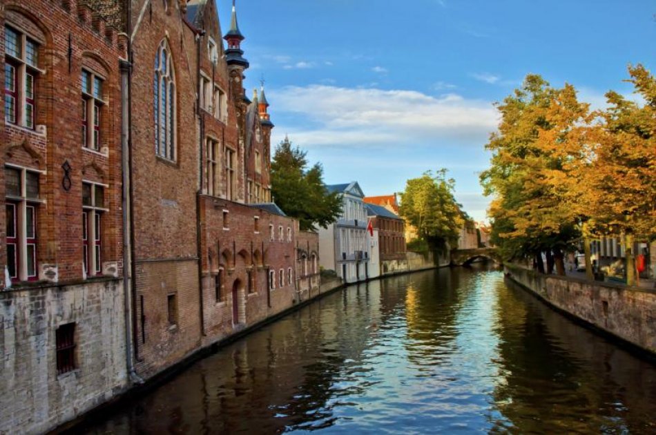 Discover The 'Venice Of The North' During This Full Day Audio Guided Tour - Bruges, Belgium 