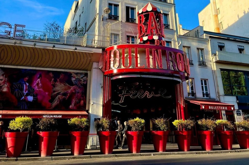 Enjoy An Extravagant Evening At A Moulin Rouge Show With Roundtrip Transportation 