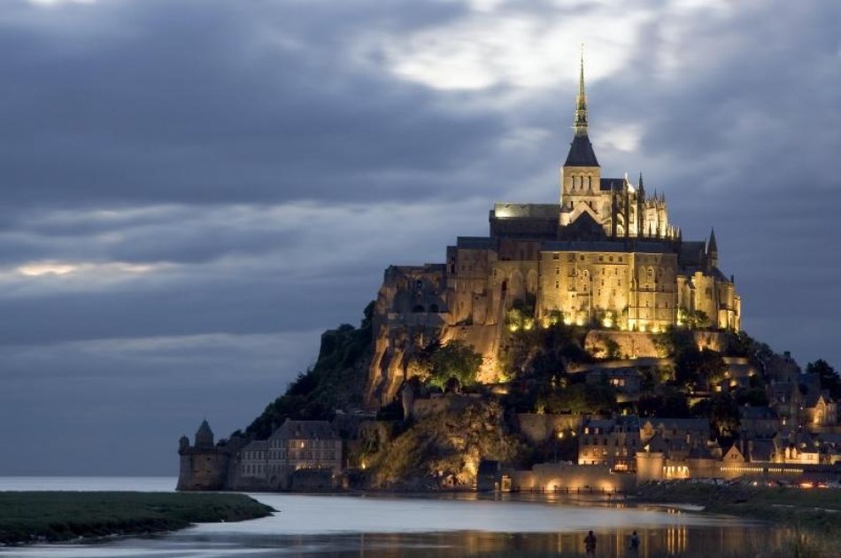 Mont Saint Michel Guided Tour from Paris