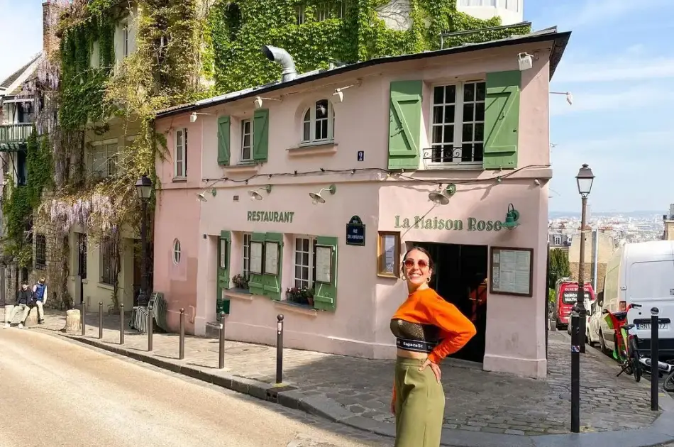 Paris By Day in a Vintage car - Unsuspected Tour (2 hours)