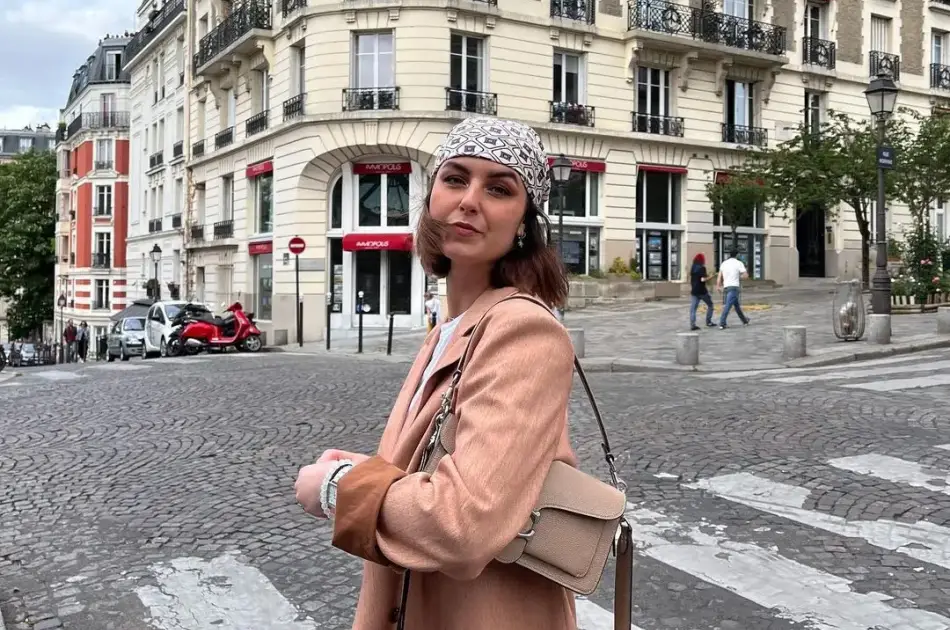 Paris By Day in a Vintage car - Unsuspected Tour (2 hours)