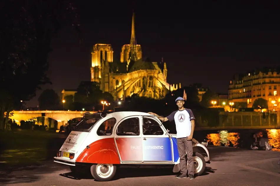 Paris By Night in a Vintage car - Classic Tour (2 hours)