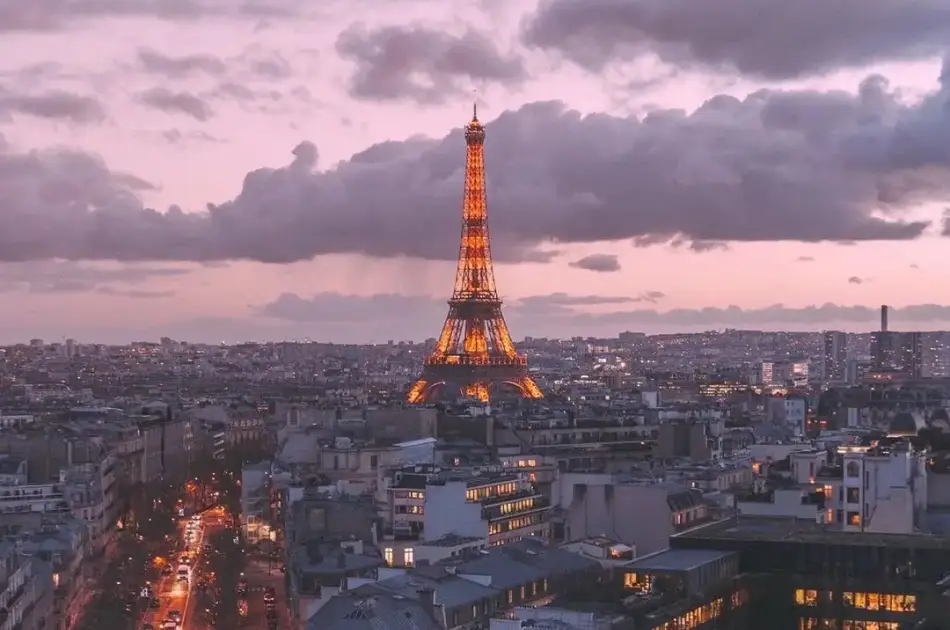 Paris By Night in a Vintage car - Classic Tour (2 hours)