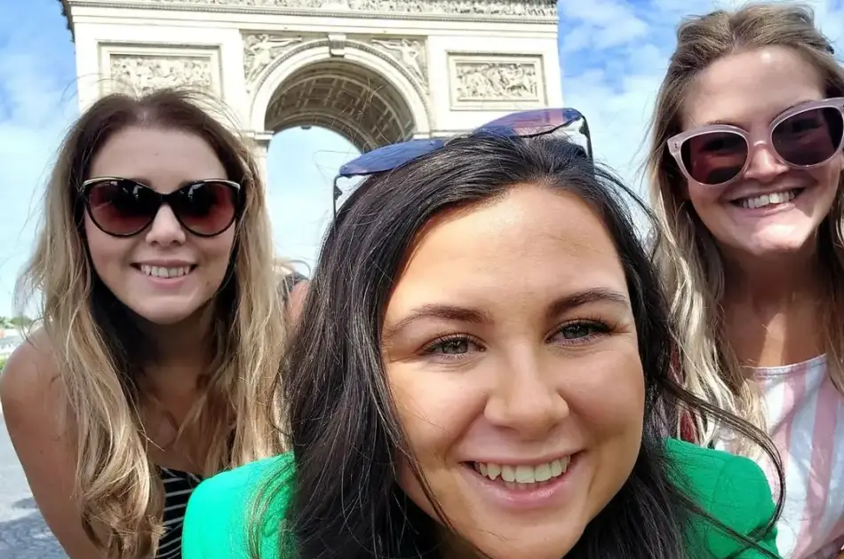 Paris By Night in a Vintage car - Classic Tour (2 hours)