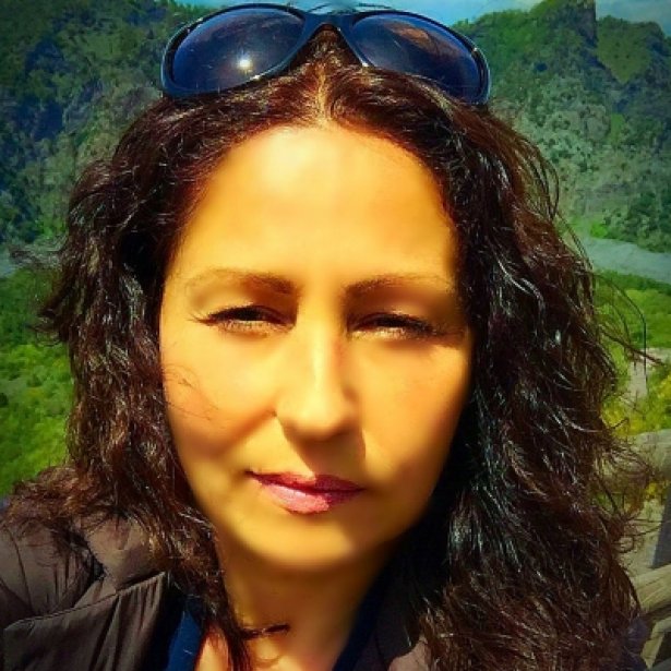 Elena Rozina Nedelea  | Licensed Tour Guide in Rome and Neighbourhood