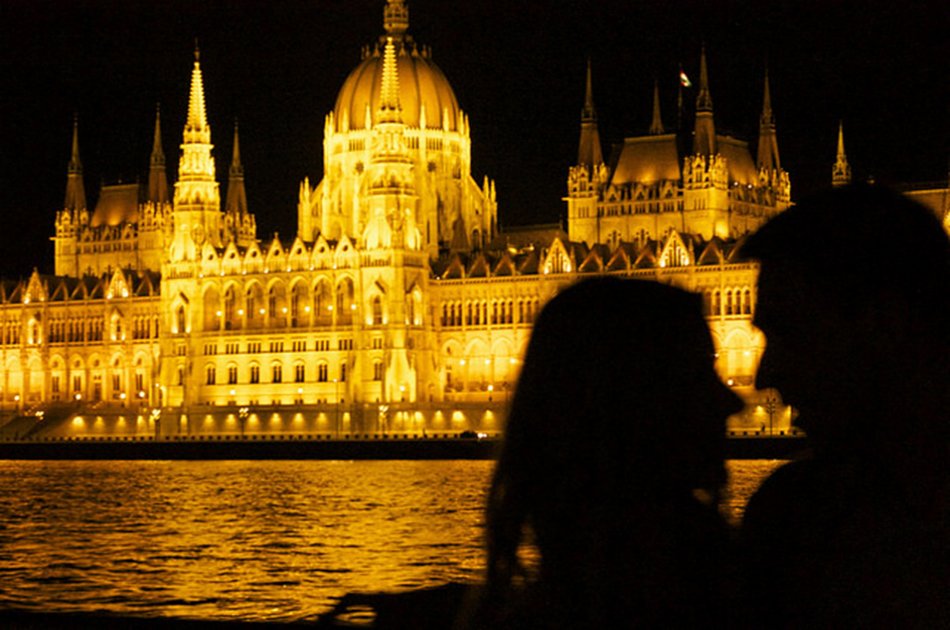 Budapest Dinner & Cruise with Live Music 7pm