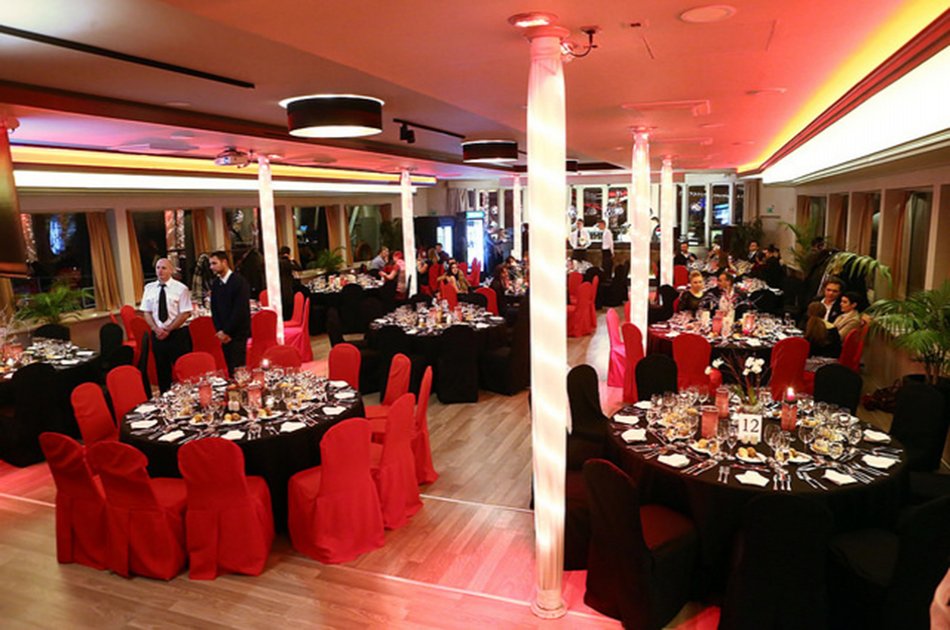 Dinner & Cruise with Live Music on Christmas Day in Budapest