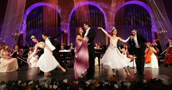Gala Concert and Dinner & Cruise in Budapest