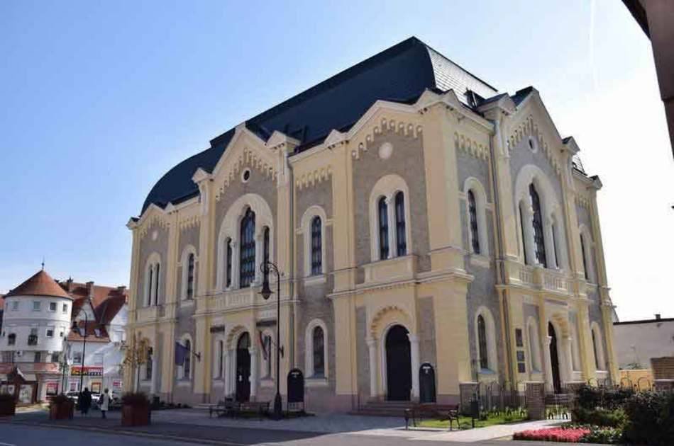 In the footsteps of Hasidic communities - Kosher Tour