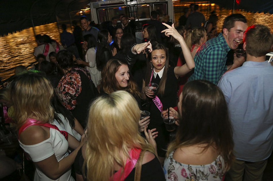 Party & Cruise - Pub Crawl (optional) - Budapest