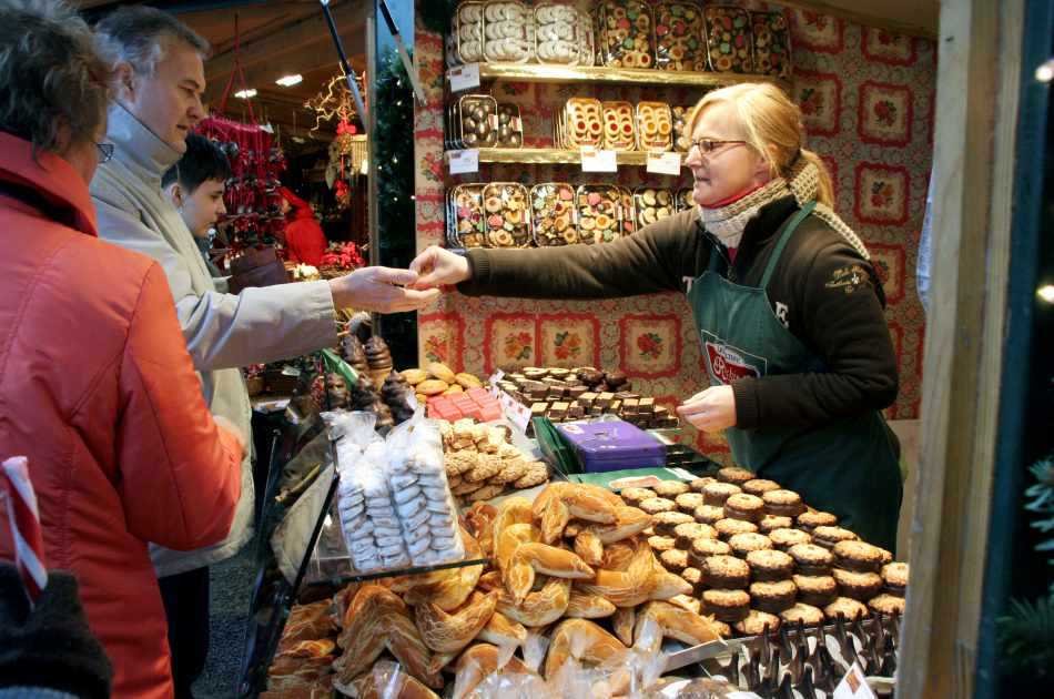 Vienna Christmas Market Visit from Budapest