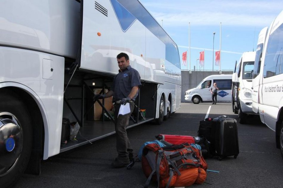 Reykjavik to Keflavik Airport with Hotel Pick Up