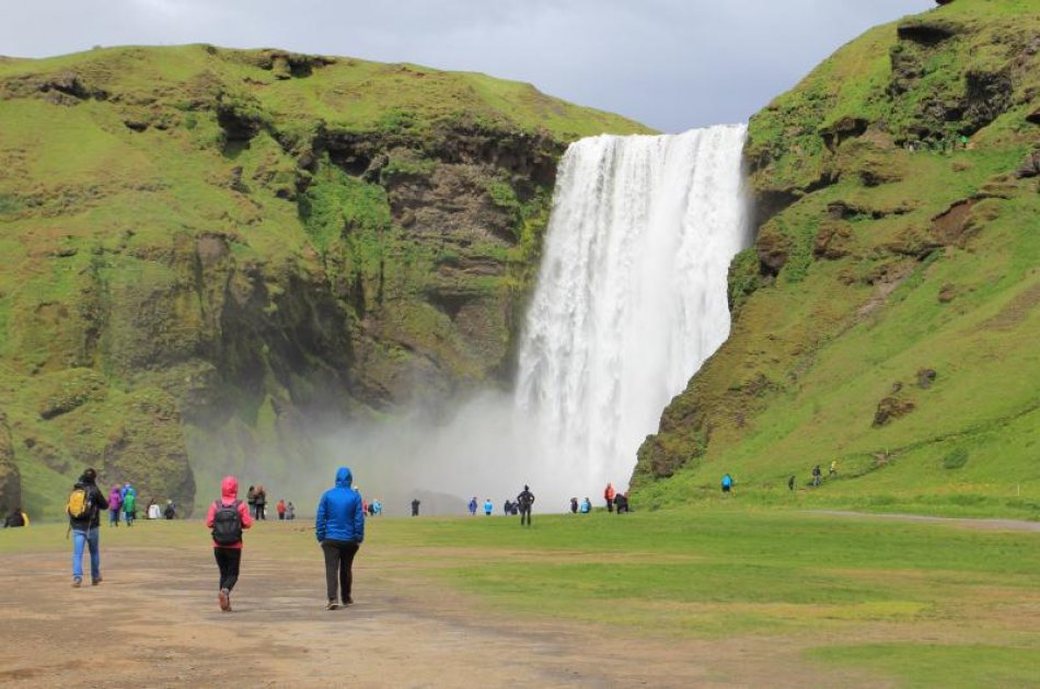 South Iceland & Black Sand Beach Private Tour