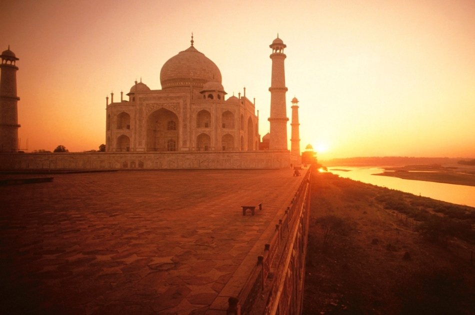 2 Days Taj Mahal, Elephant and Bear Rescue Centre Private Tour From Delhi
