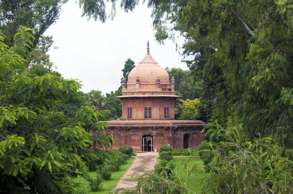8 Days Private Luxury  Golden Triangle With Varanasi