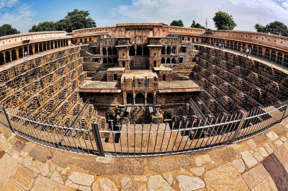 Abhaneri Step Well and Monkey Temple Private Day Tour