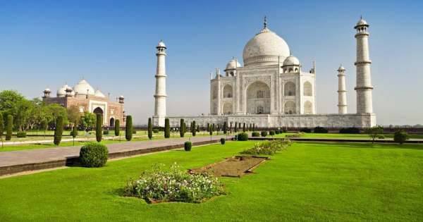 Agra and Taj Mahal Day-Trip from New Delhi with Lunch