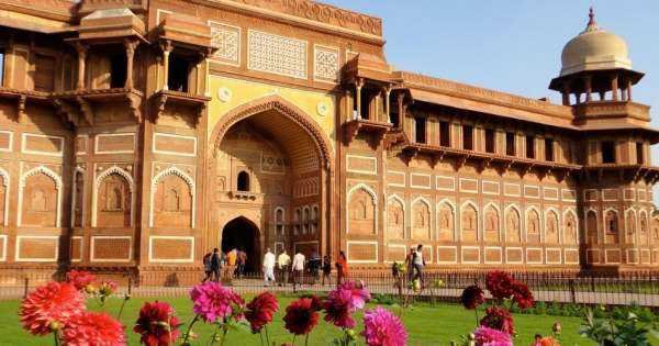 Delhi to Agra and Taj Mahal Private Day Trip by Express Train with Lunch