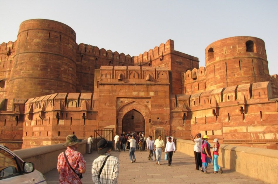 Delightful Private Day City Tour from Delhi to Agra