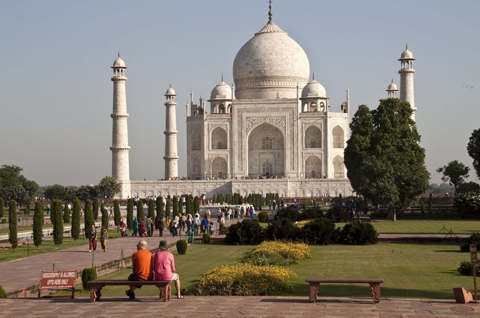 Delightful Private Day City Tour from Delhi to Agra