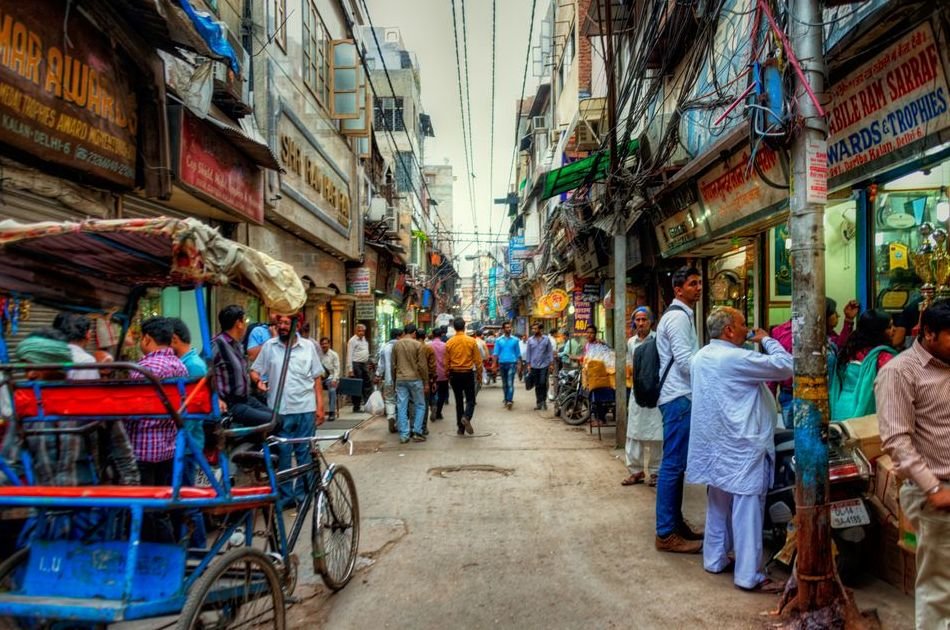 Discover Old Delhi With a 4 Hour Evening Walking Tour with Dinner