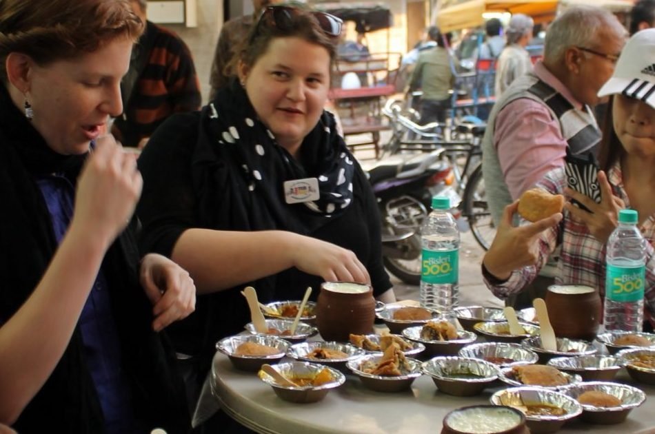 Discover Old Delhi With a 4 Hour Evening Walking Tour with Dinner