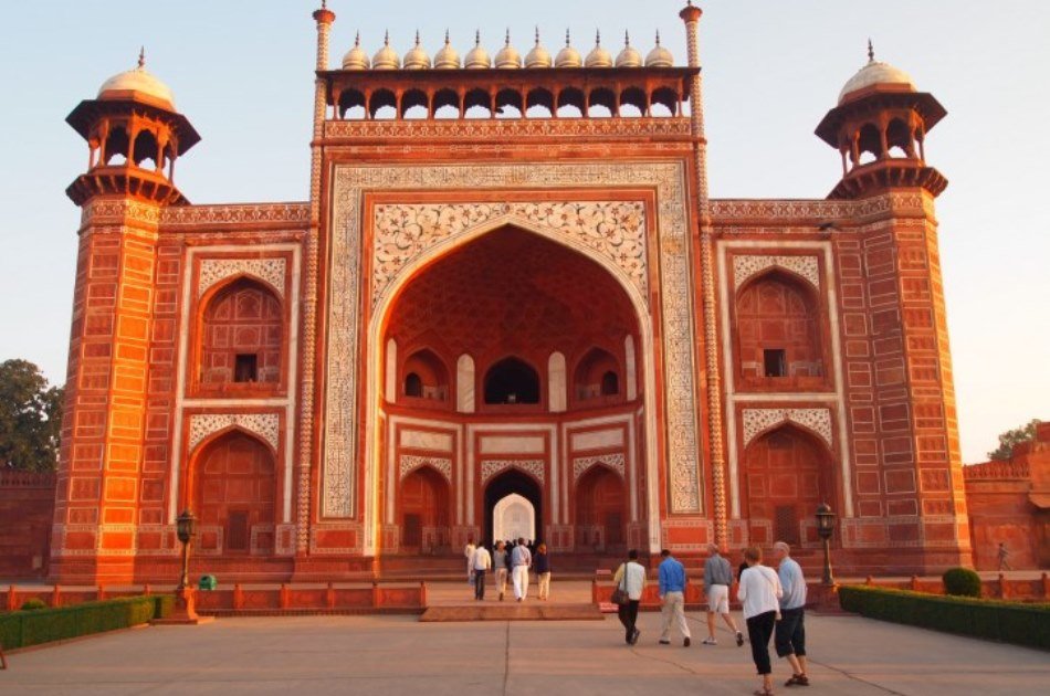 Explore Agra From Delhi And Drop At Jaipur With Transport