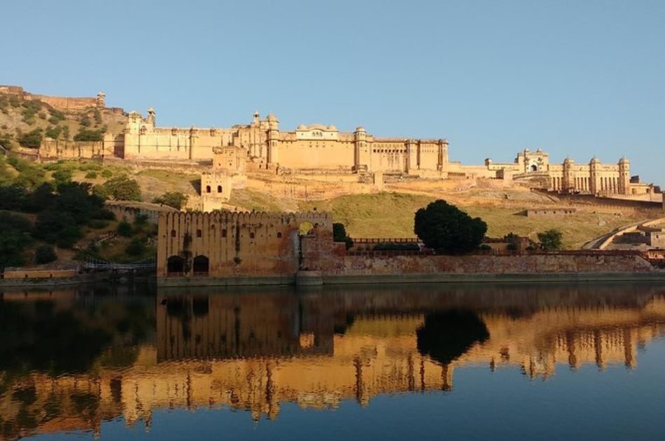 Explore Agra From Delhi And Drop At Jaipur With Transport