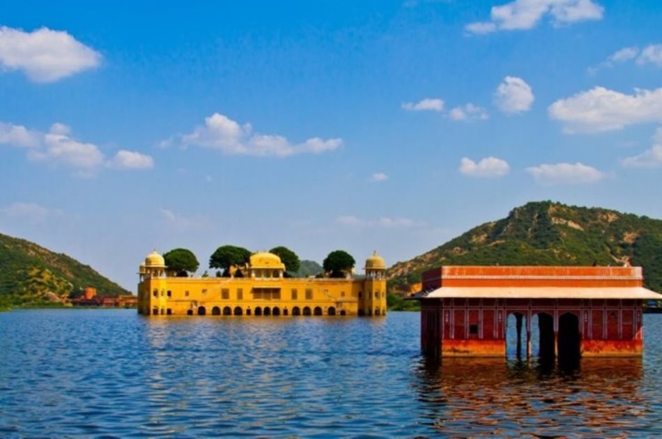 Explore Agra From Delhi And Drop At Jaipur With Transport