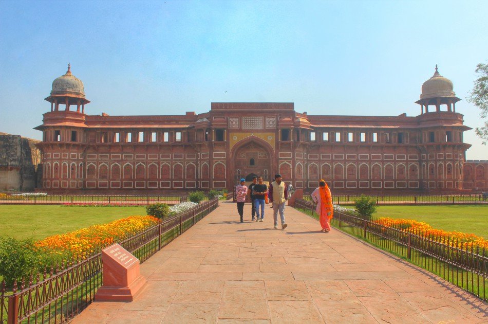From Delhi Taj Mahal and Agra Fort Private Tour By India's fastest Train