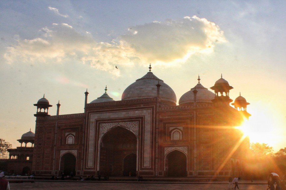 From Delhi Taj Mahal and Agra Fort Private Tour By India's fastest Train