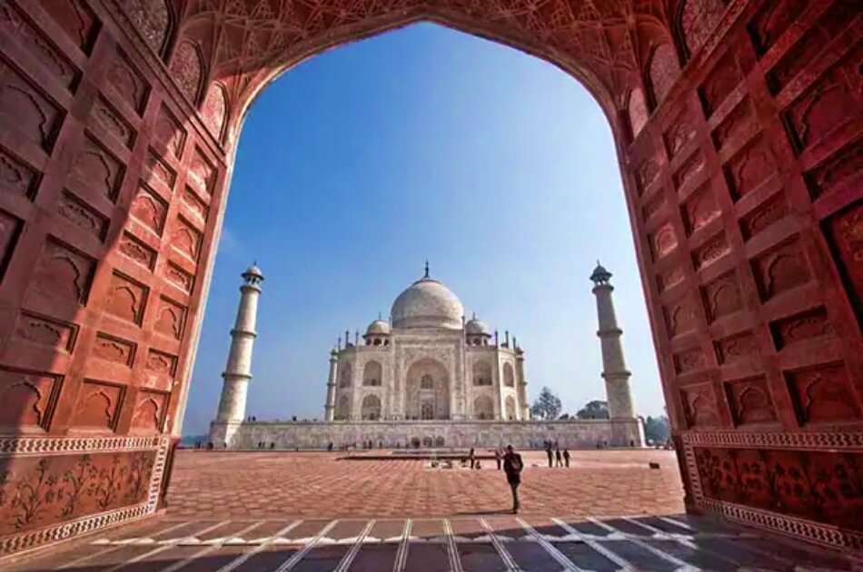 From Delhi: Taj Mahal and Agra Full-Day Tour by Fast Train
