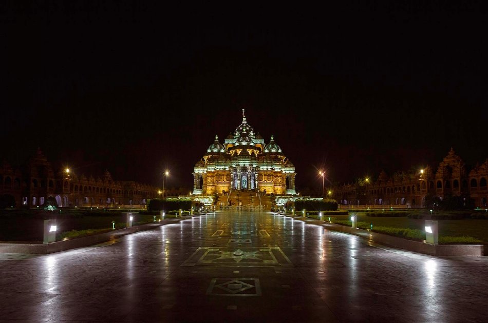 Half Day Tour of Temples in Delhi