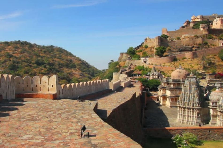 Kumbhalgarh Fort and Jain Temple Full-Day Tour from Jodhpur to Udaipur