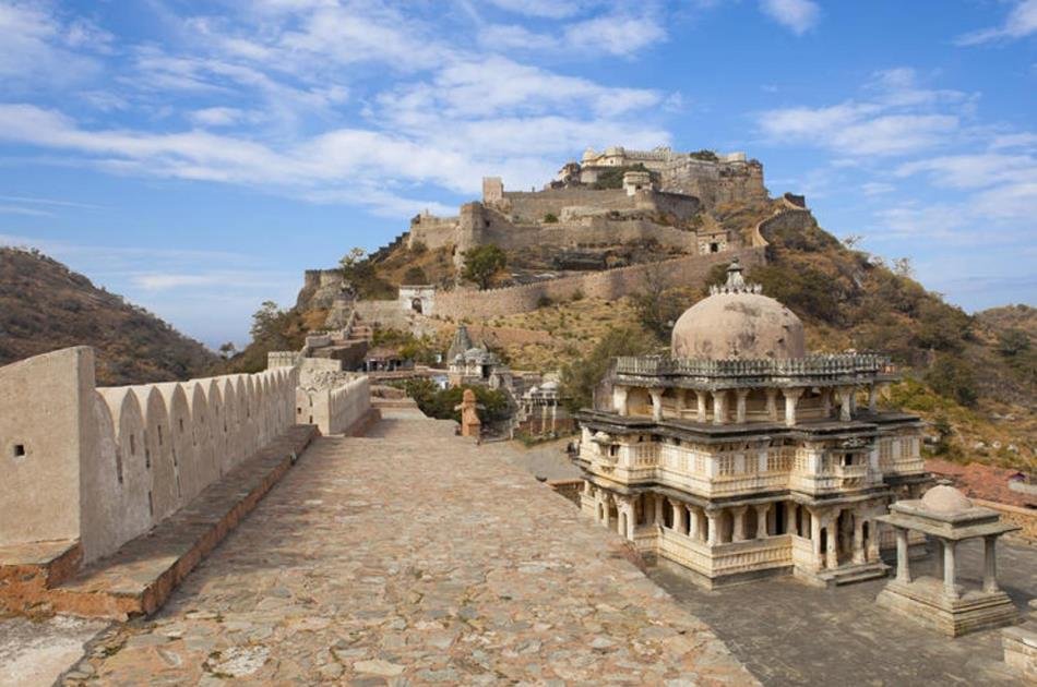 Kumbhalgarh Fort and Jain Temple Full-Day Tour from Jodhpur to Udaipur