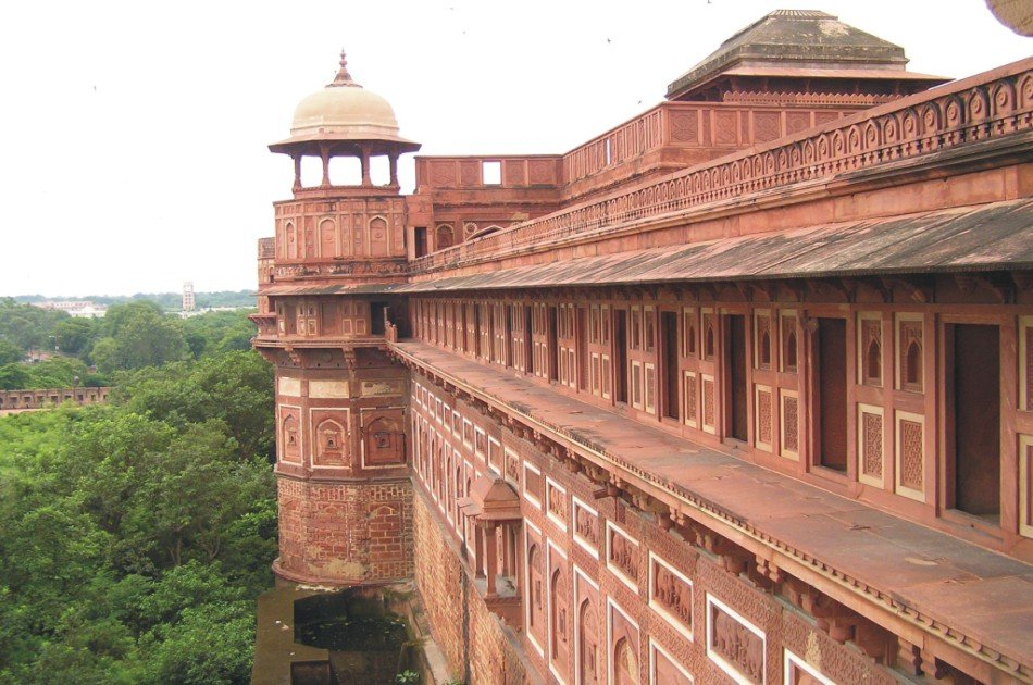 Luxury Tour to Visit Taj Mahal and Agra Fort from Delhi