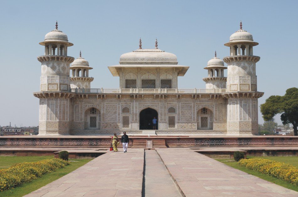 Luxury Tour to Visit Taj Mahal and Agra Fort from Delhi