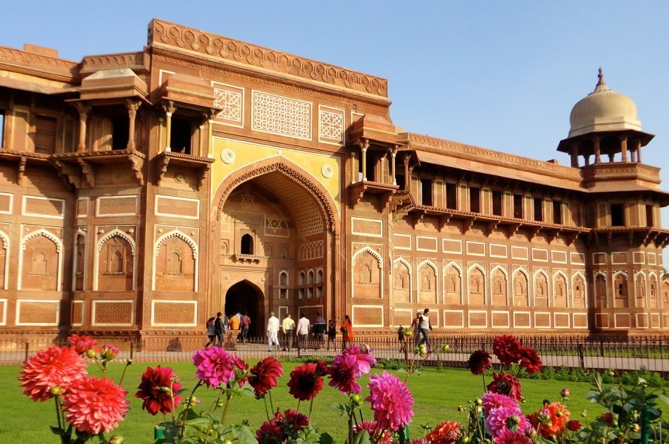 Mumbai to Agra and Taj Mahal Day-Tour with Return Flight