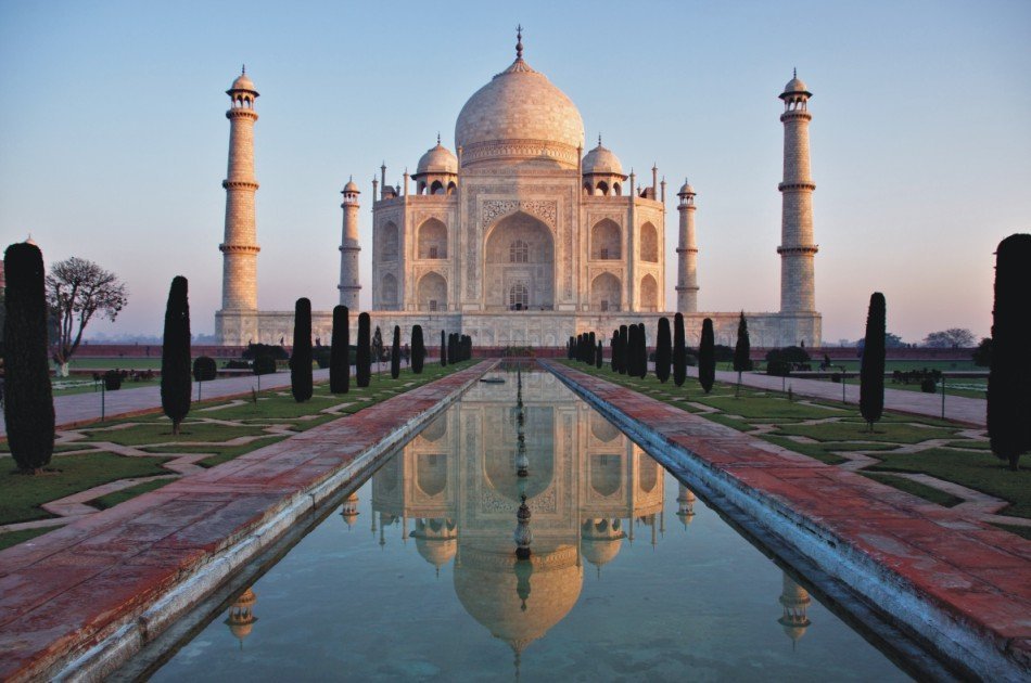 Mumbai to Agra and Taj Mahal Day-Tour with Return Flight