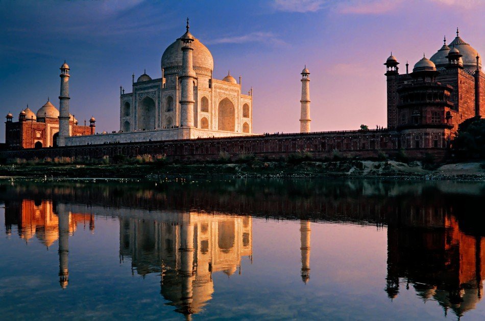 Mumbai to Agra and Taj Mahal Day-Tour with Return Flight