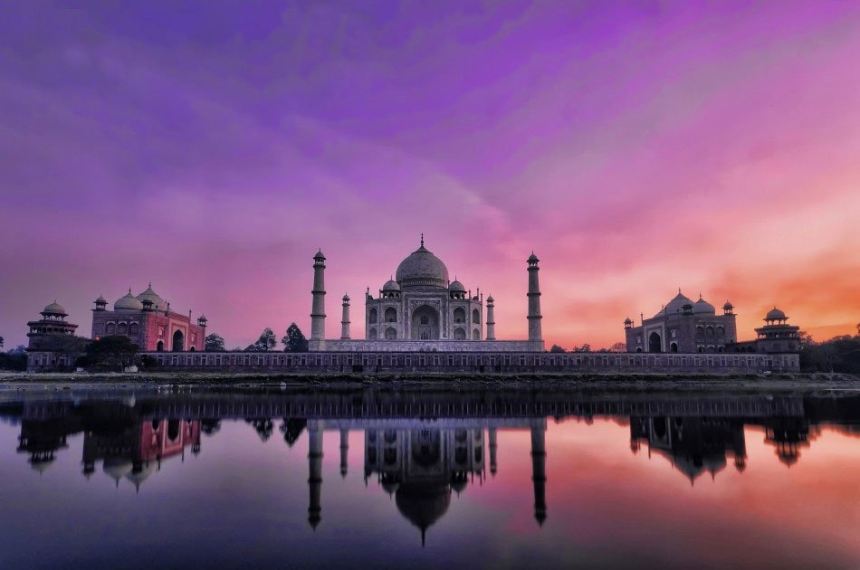 Mumbai to Agra and Taj Mahal Private 2-Day Tour with Return Flight