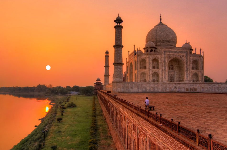 Private All Inclusive Taj Mahal Same Day Tour from Delhi By Car