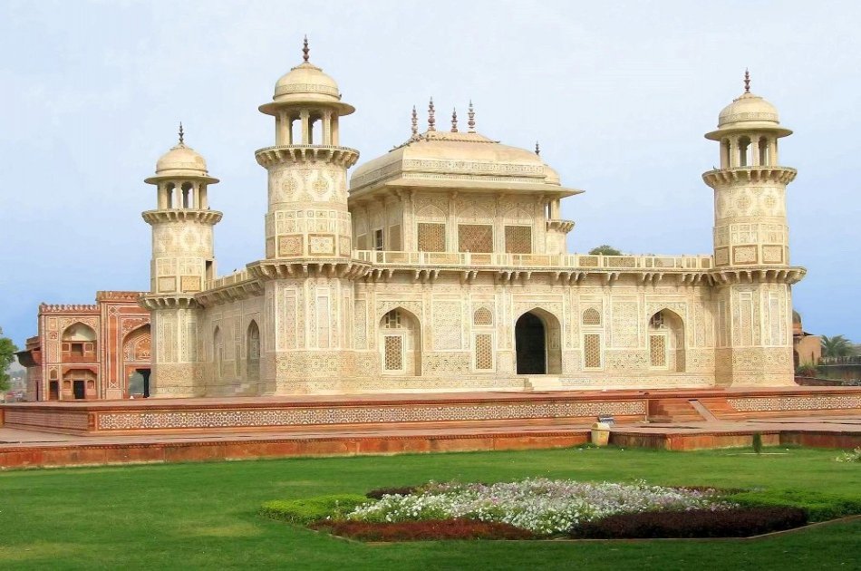 Private Day Tour of Agra From New Delhi with Taj Mahal & Agra Fort