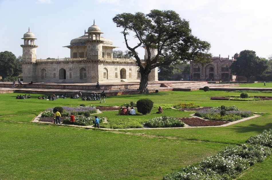 Private Day Tour of Taj Mahal & Agra From New Delhi by Private Car