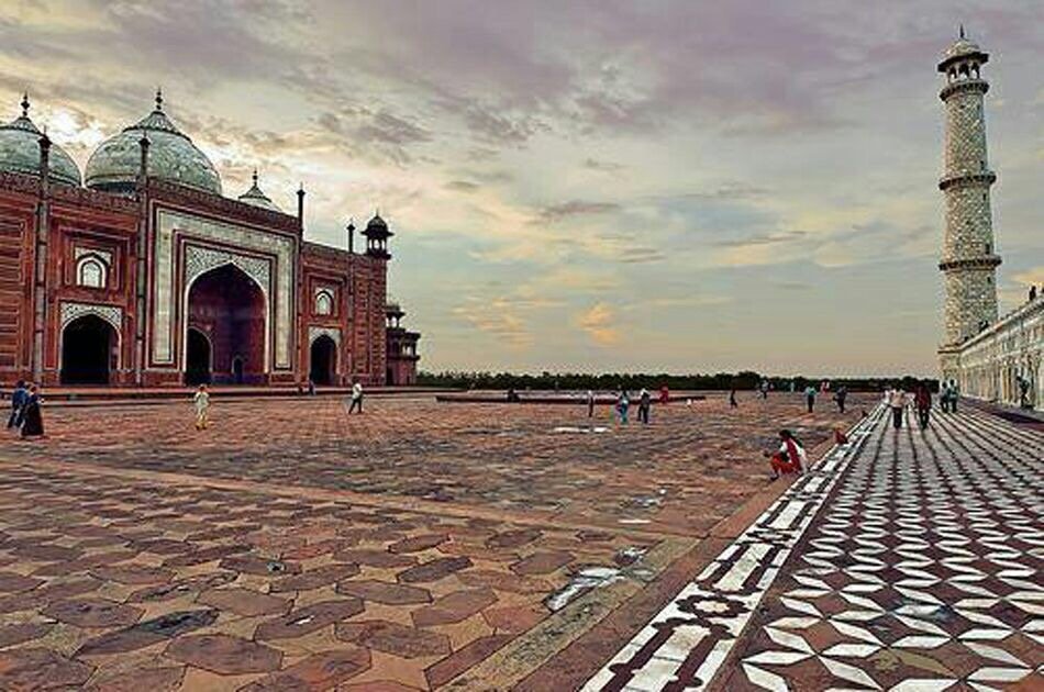 Private Day Tour of Taj Mahal From New Delhi by Car