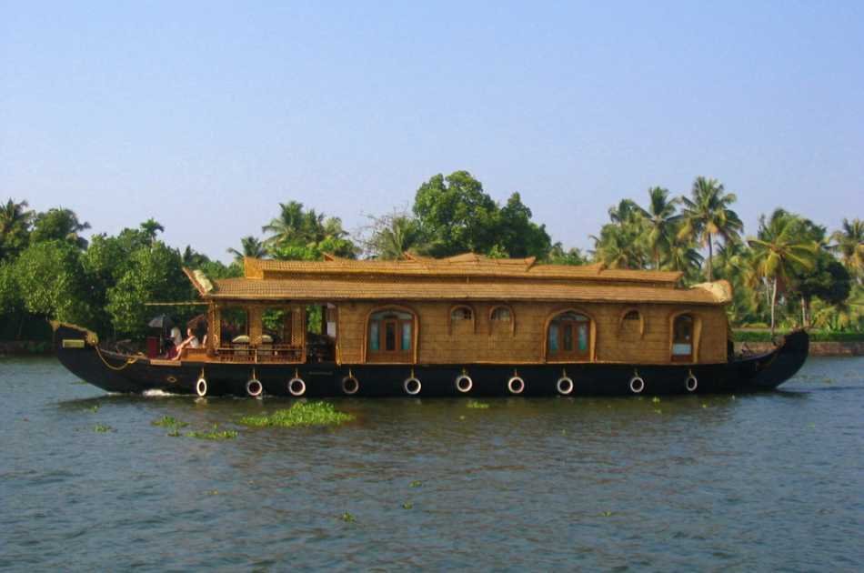 Private Kerala Backwater Houseboat Day Cruise Tour from Kochi
