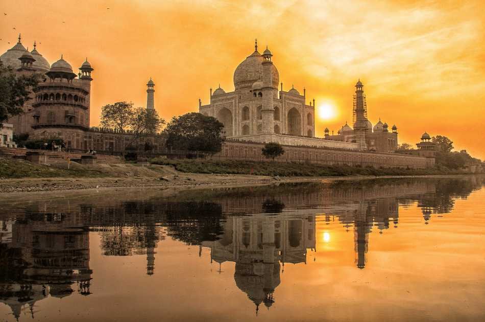 Private Same Day Taj Mahal Tour By Car From Delhi