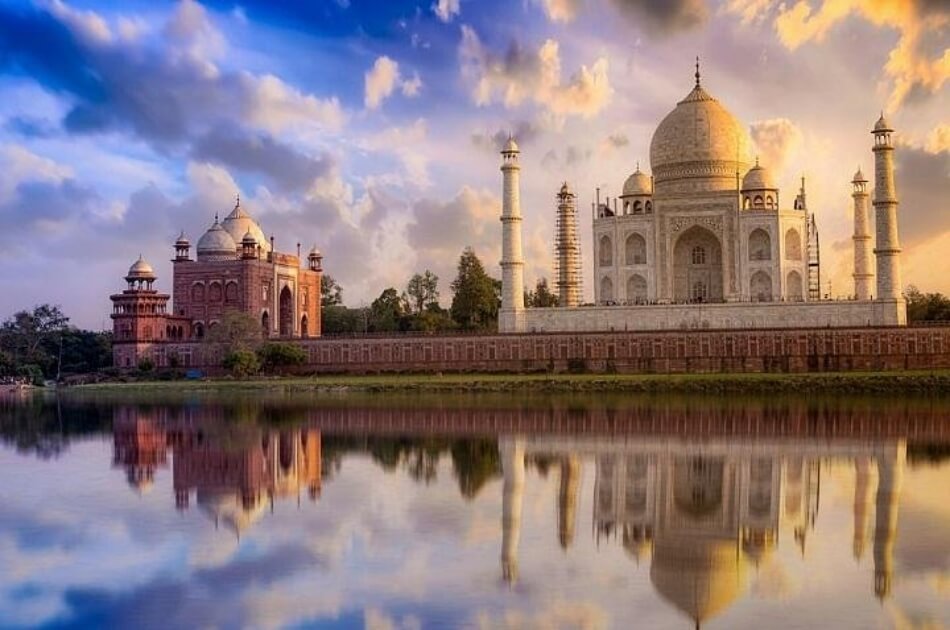 Private Taj Mahal Tour by Train from New Delhi